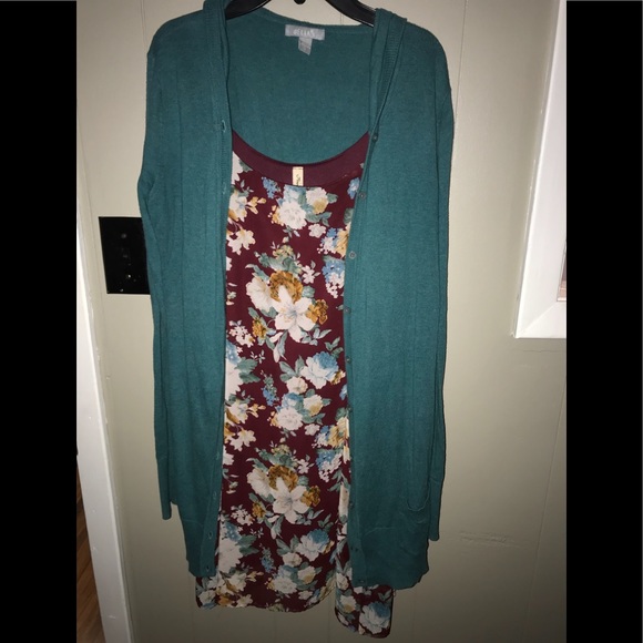 Teal cardigan & maroon spaghetti strap dress - Picture 1 of 4